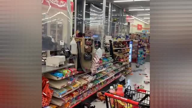 Mother And Her 15 Year Old Daughter Smashes Family Dollar Store