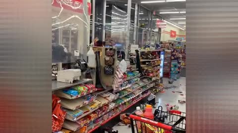 Mother And Her 15 Year Old Daughter Smashes Family Dollar Store