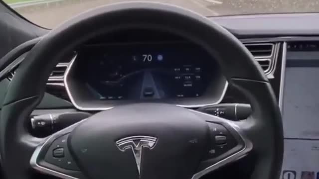 Tesla Auto Drive 😍