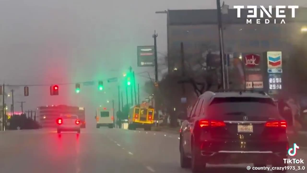 San Antonio Police Officers Help Migrants Illegally Enter the USA