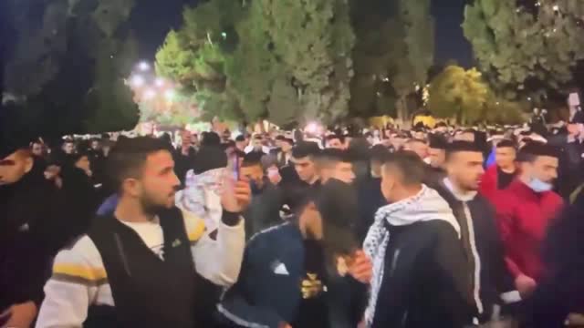PALESTINE - 5,000 Muslims in Al-Aqsa Courtyards to Celebrate Ramadan