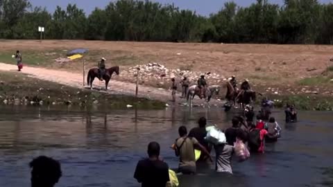 Texas Troopers On Horseback Race Into Action To Prevent Illegal Immigration