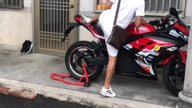 I want to ride my motorcycle and go out handsomely 🦥
