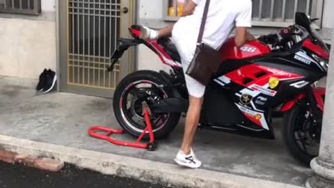 I want to ride my motorcycle and go out handsomely 🦥