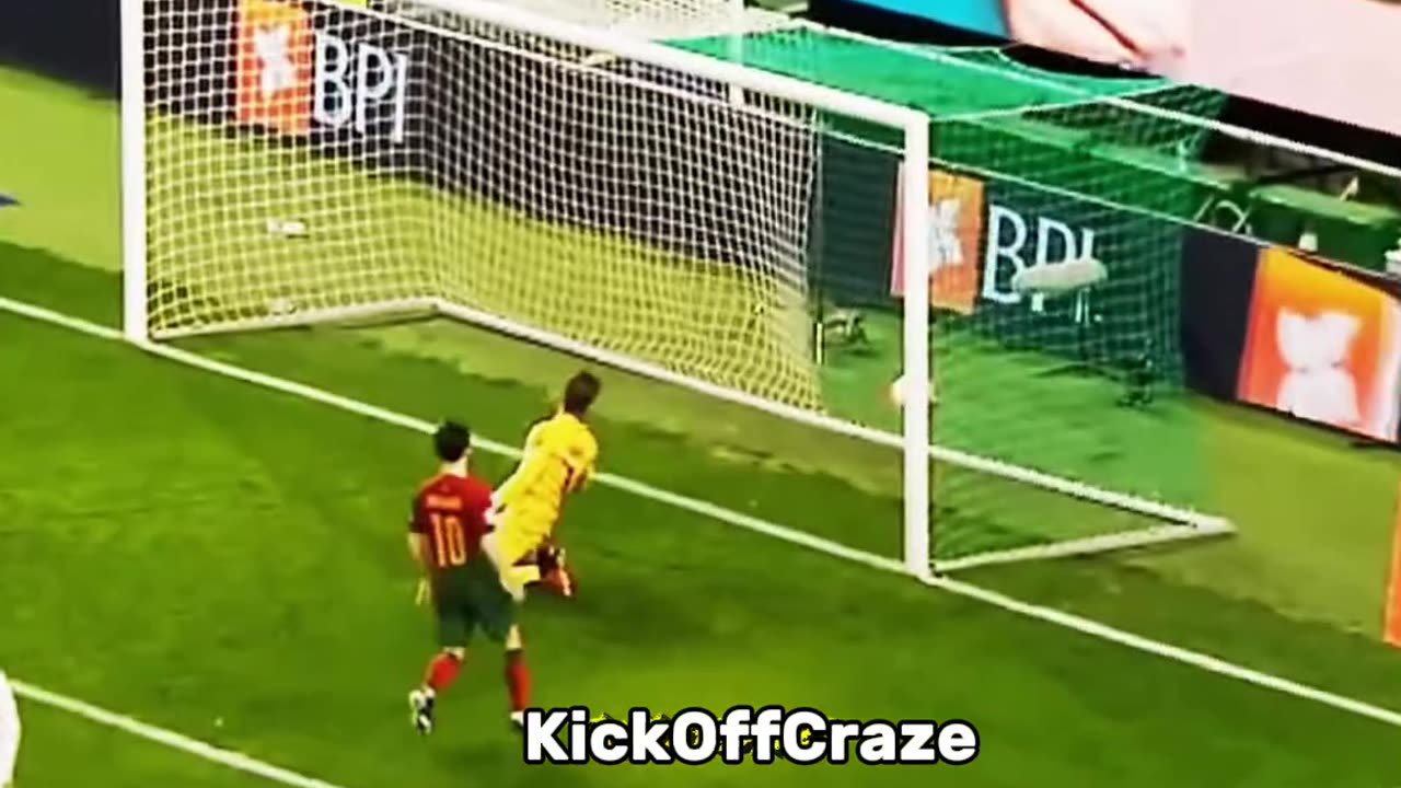 "Ronaldo's incredible free kick magic against Liechtenstein! ⚽🔥 #SoccerSuperstar #FreeKickLegend