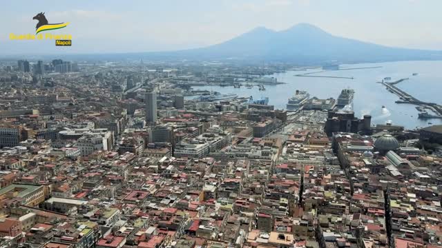 Napoli, droga dal Sud America attraverso la Spagna: 11 arresti