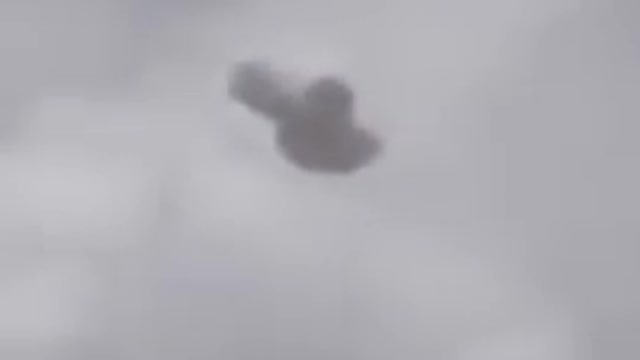 Mum and Daughter Stunned by UFO ||