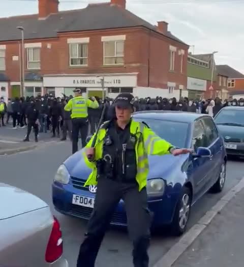 Muslims and Hindus clashing again in Leicester, England.