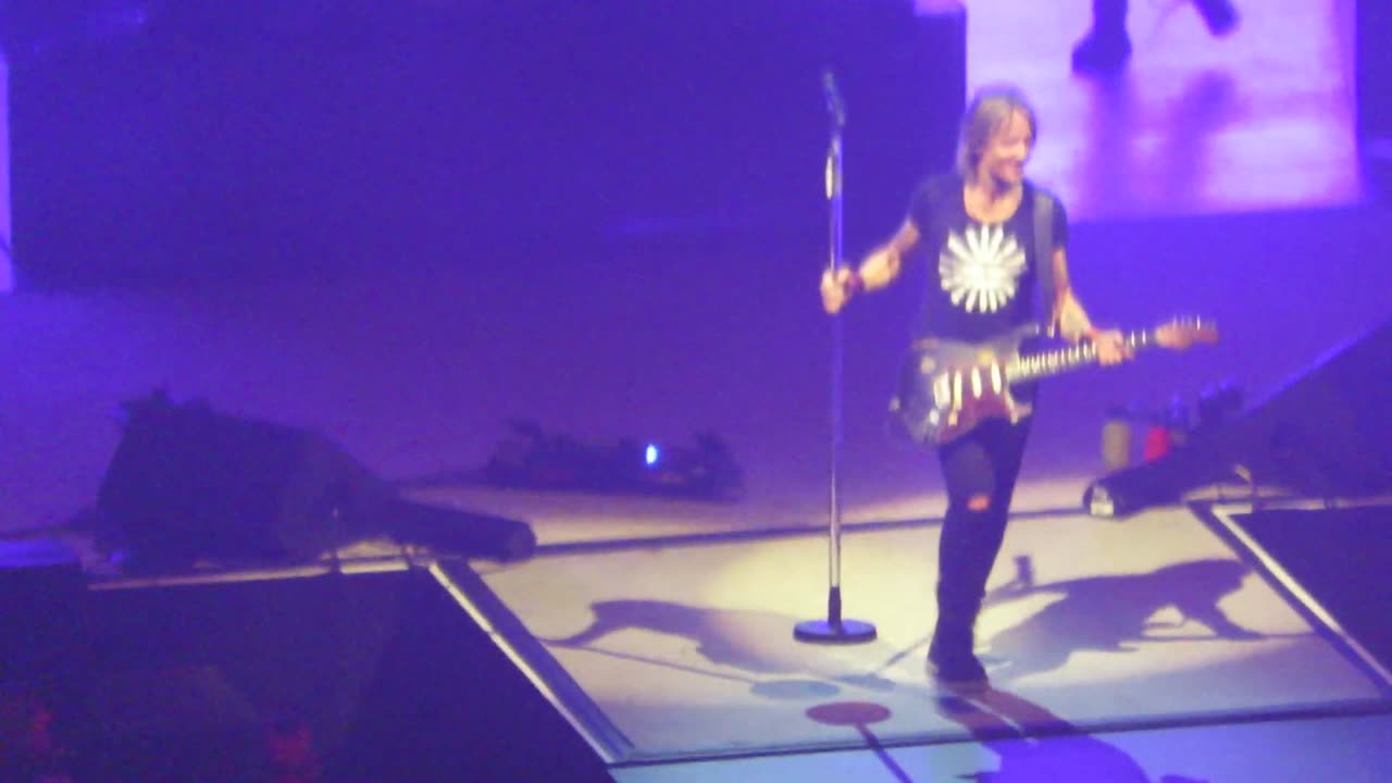 Keith Urban - God Whispered Your Name 11-5-2022 St Paul