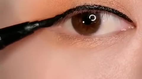 Makeup eyeliner tip. how to apply eyeliner perfectly 😃