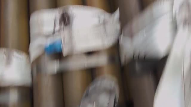 Carga camión articulado bien sujeta, guitarra