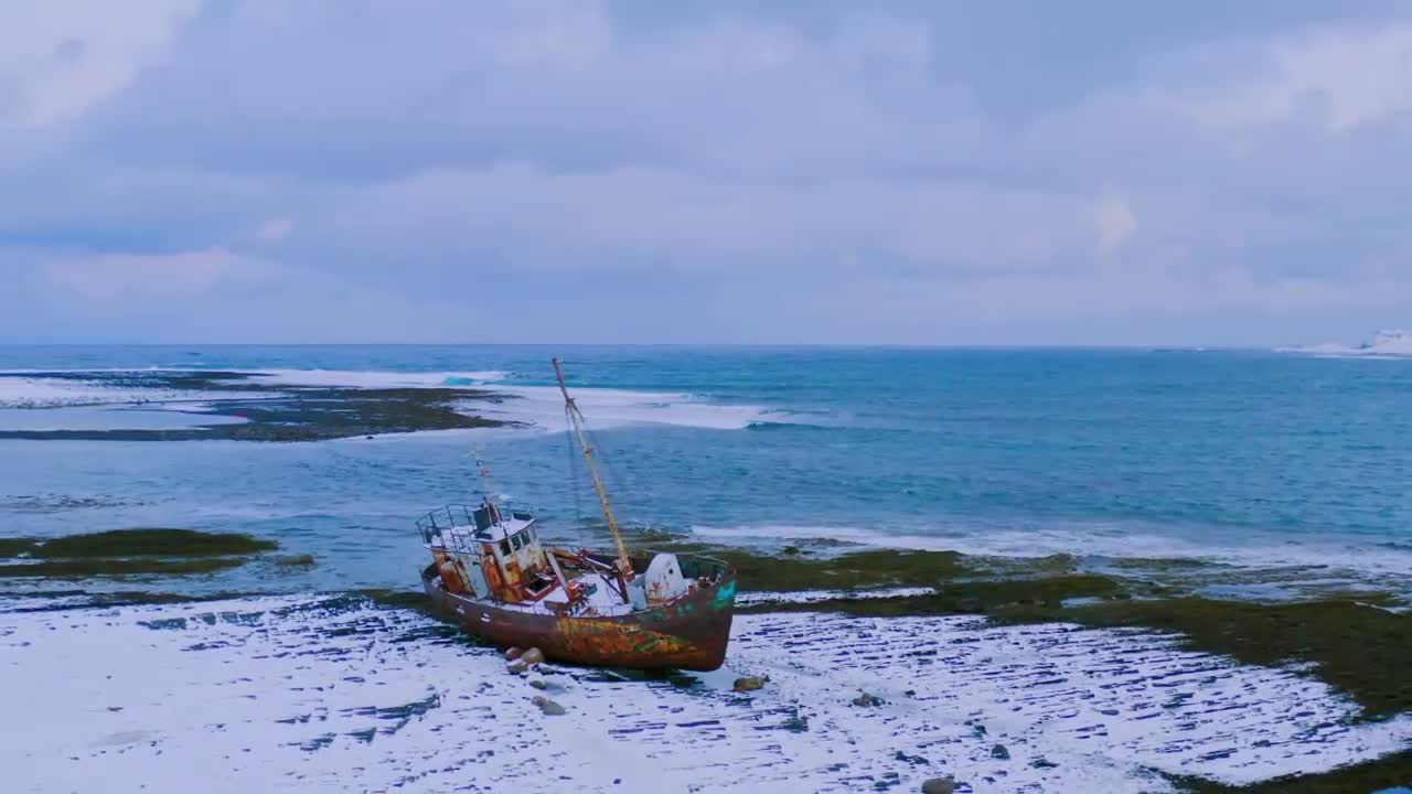 The snowy sea