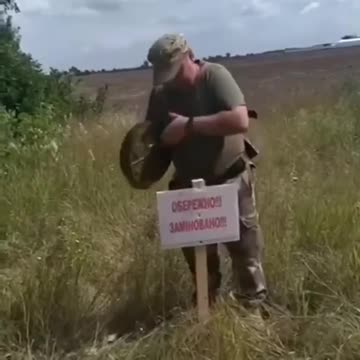 ΣΤΟ ΜΕΤΑΞΥ ΣΤΟΝ ΟΥΚΡΑΝΙΚΟ ΣΤΡΑΤΟ.