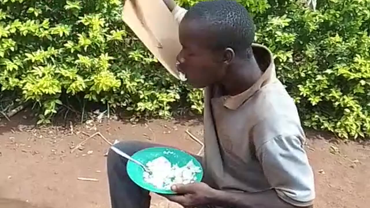 Fanny man eat rice