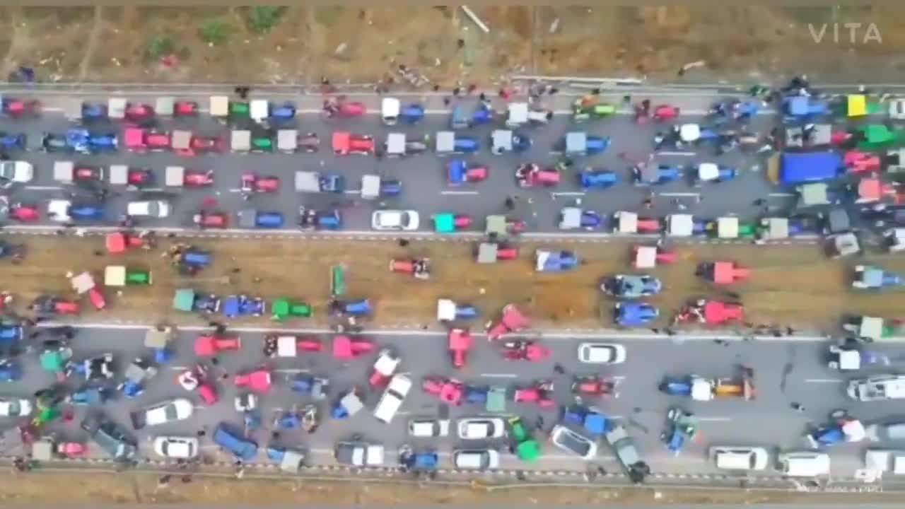 🚨 100,000 Tractors head towards Delhi