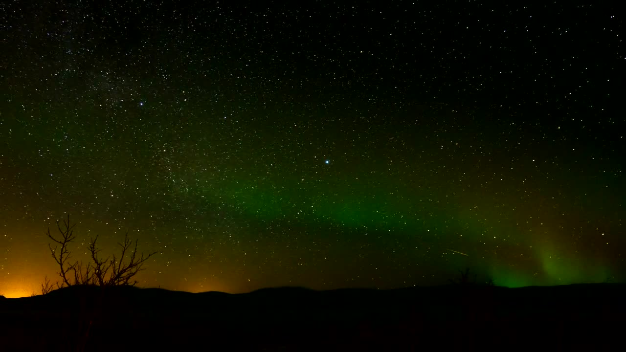 Nothern lights in the night sky