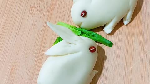 Make the shape of rabbit with dough, it's very lovely