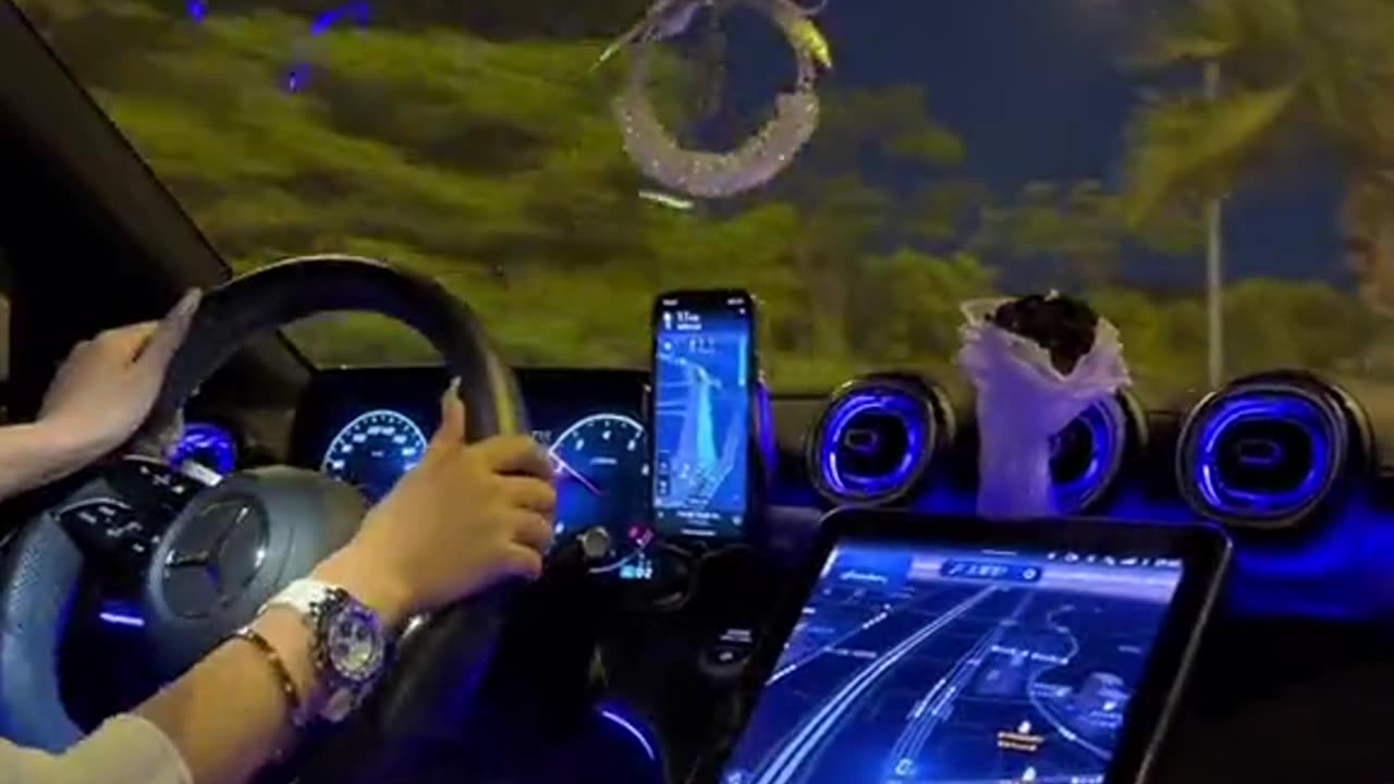 Menyusuri Jalan yang Indah Bersama Super Car