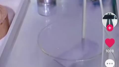 LIQUID OXYGEN TURNS DIFFERENT COLORS UNDER DIFFERENT LIGHTING