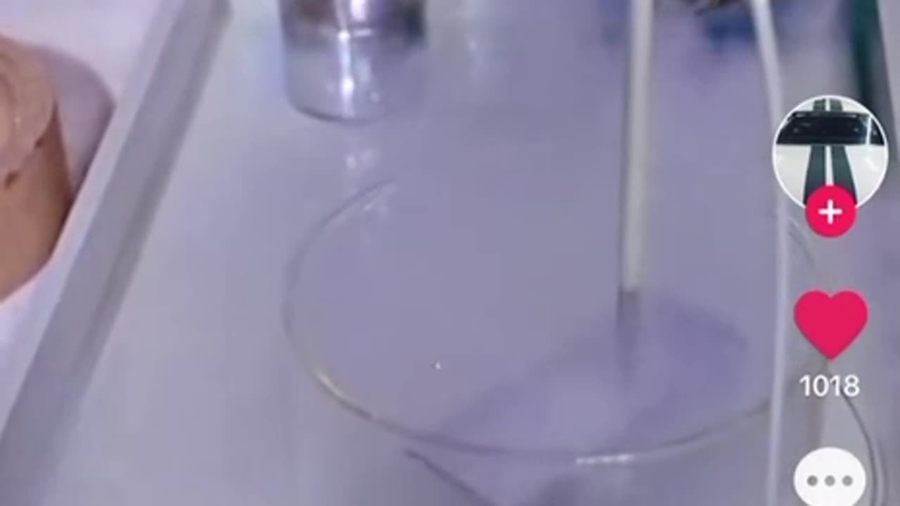 LIQUID OXYGEN TURNS DIFFERENT COLORS UNDER DIFFERENT LIGHTING