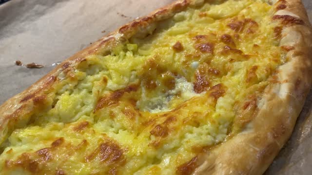 georgian khachapuri