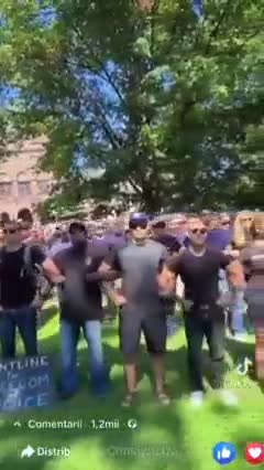 33000 Drs and Staff in Canada Arm in Arm Standing Against the Vaccines