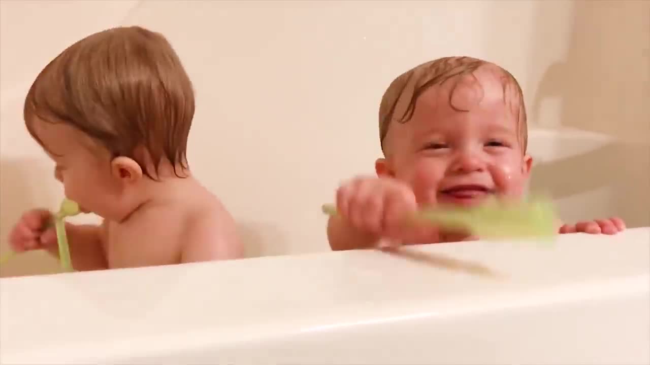 Best video of funny twin babies