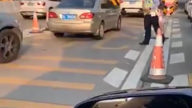 20210424 不給停車，不能上高速，中國開始敵視特斯拉！