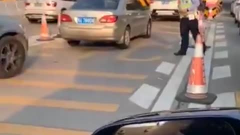 20210424 不給停車，不能上高速，中國開始敵視特斯拉！