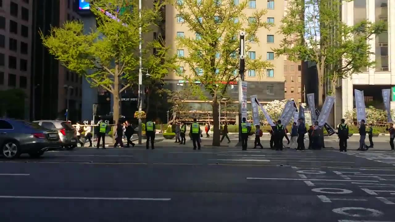 20180423_V3_S01(gHV9Id0w0fA)드루킹 댓글 정권 규탄하는 애국시민 롯데백화점 행진