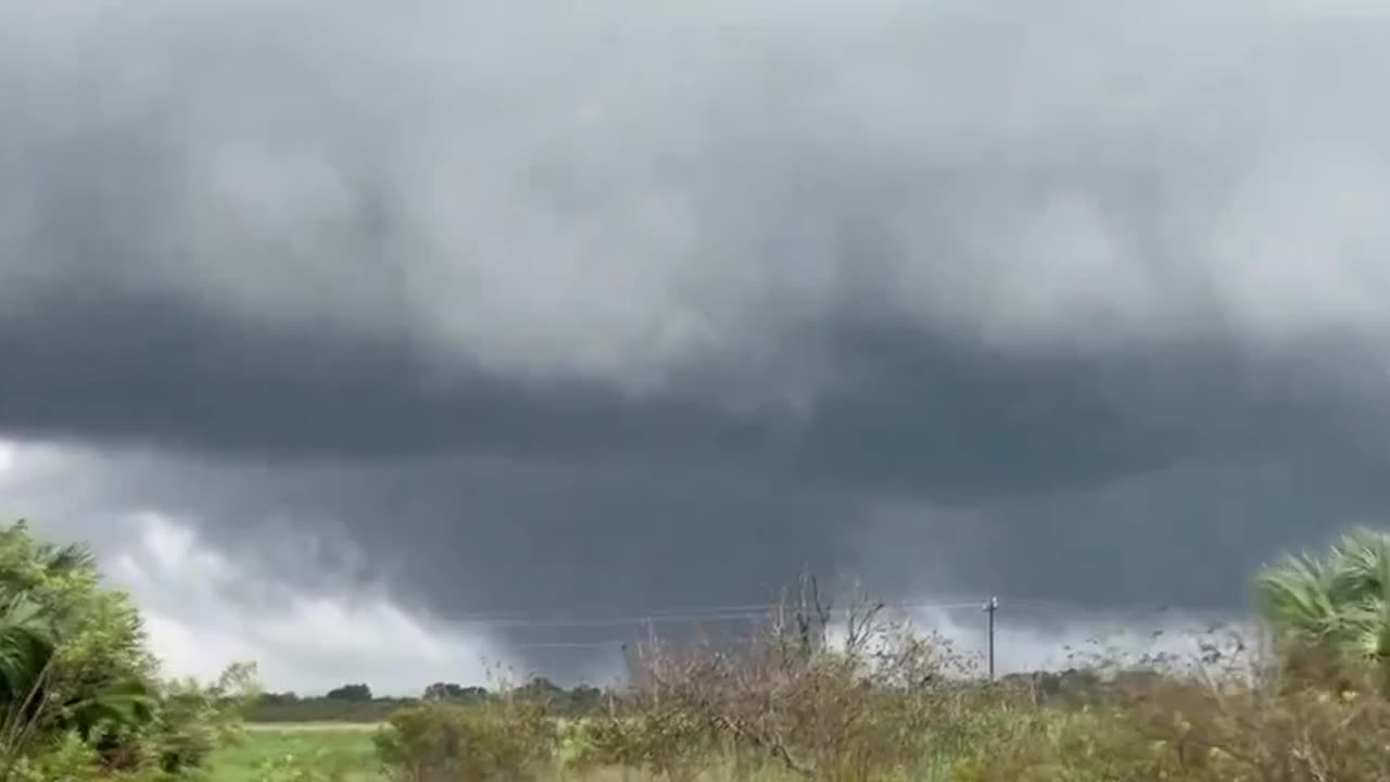 Large Tornado Seen Heading North, Approx 5 miles WNW of I-75 & Miccosukee Service Plaza, Fort Lauderdale, Florida