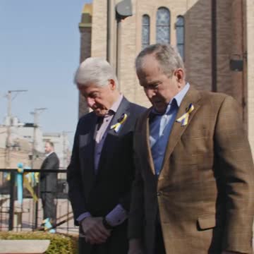 Former US Presidents George W. Bush and Bill Clinton