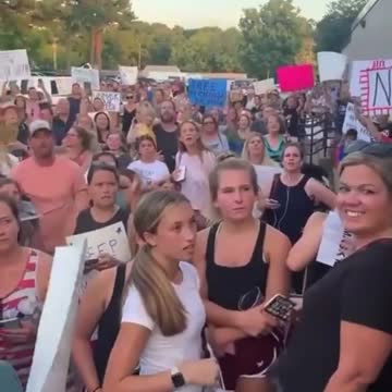 Tennessee: Students and Parents Protests Mask Mandate