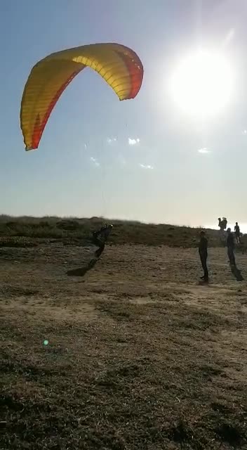 When paragliding turns to Para-waiting