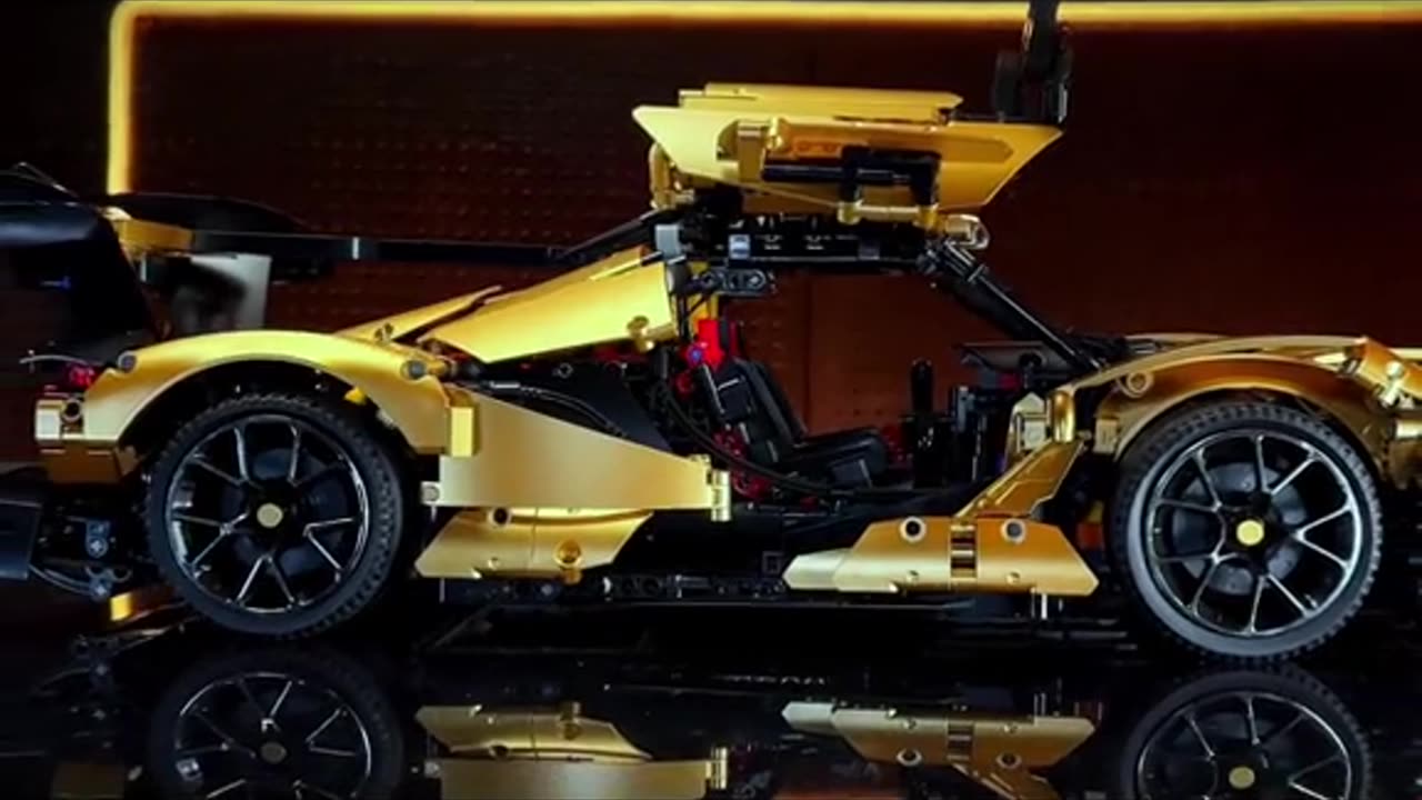 Golden Beauty Unleashed:Building the 1:8 Limited Edition Apollo Model (3668 Pieces)