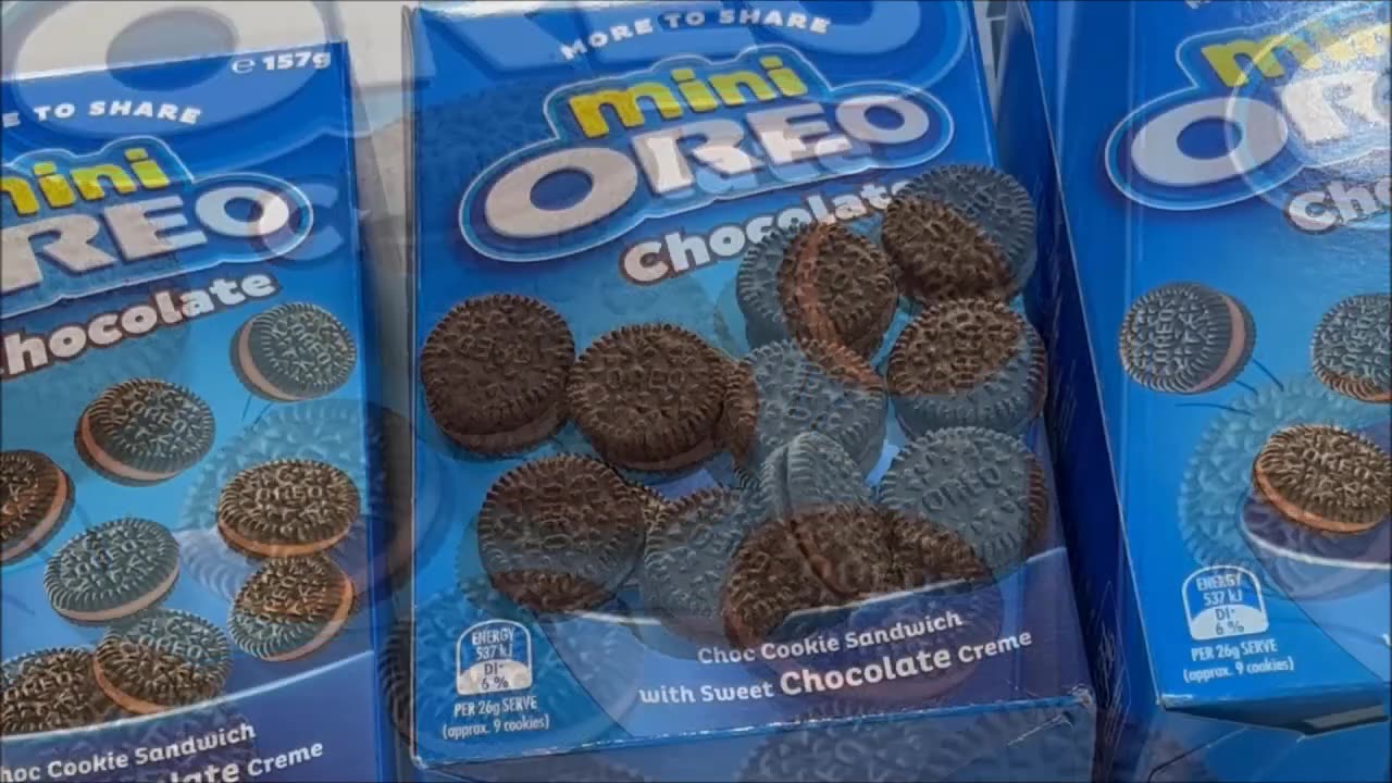 Mini Oreo Chocolate Biscuits Product vs Packshot