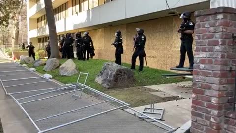 🚨 BREAKING SACRAMENTO - A few people from the group have just pulled down the fence