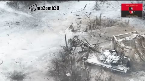 Ukrainian tank drives into and demolishes a house containing Russian soldiers