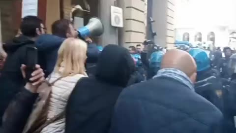 Italian Prime Minister Mario Draghi visiting Turin is met by angry crowds