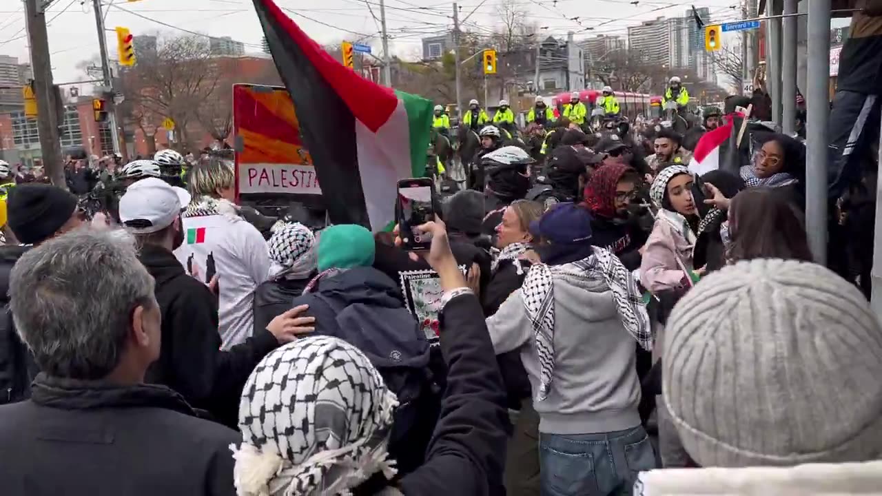 Anti-Israel protesters attacking Canadian police in Toronto