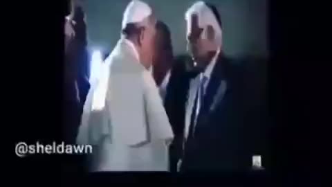 Pope kisses hand of Rothschild, Kissinger & Rockefeller