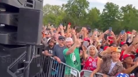 Trump Big Rally In Bronx NY, AOC And Kathy Hochul Hard Fall