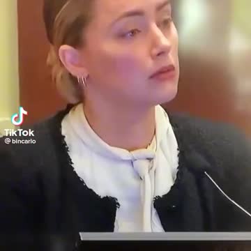Amber Heard snorts Coke in court 😳