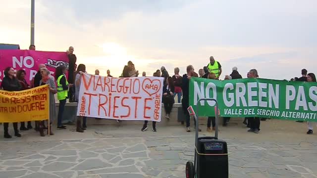 2021-10-30/07 - Corteo No Green Pass a Viareggio. Massimiliano Marchi, di Lucca Consapevole