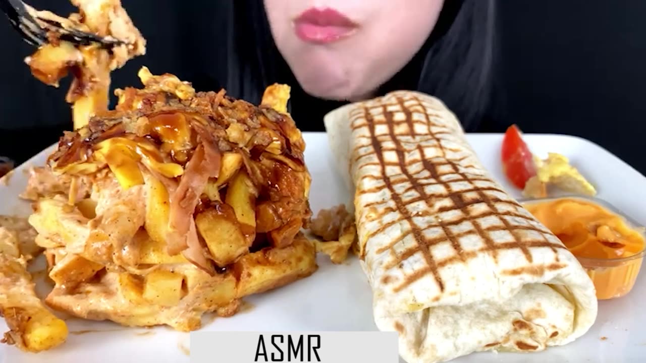 ASMR EATING BURGER LARGE SIZE