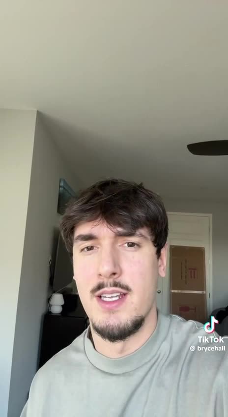 What the hell is on soyboys chin 🤣