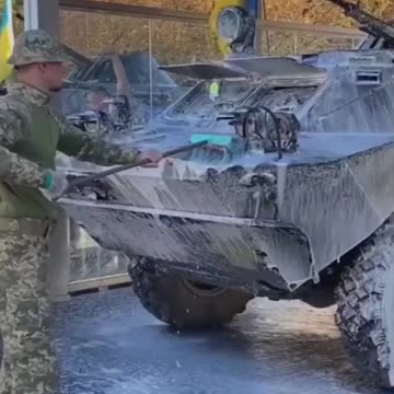Ukrainian defenders tale care about the cleanliness of their military equipment