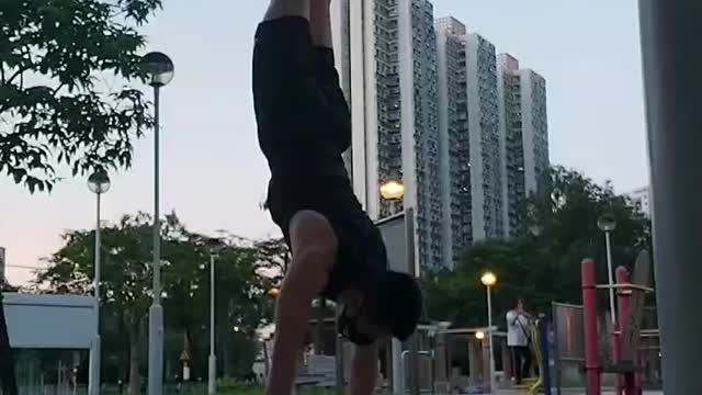 hi~ Handstand😊