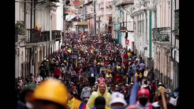 Ecuador: Indigenous peacefully protest against the gov