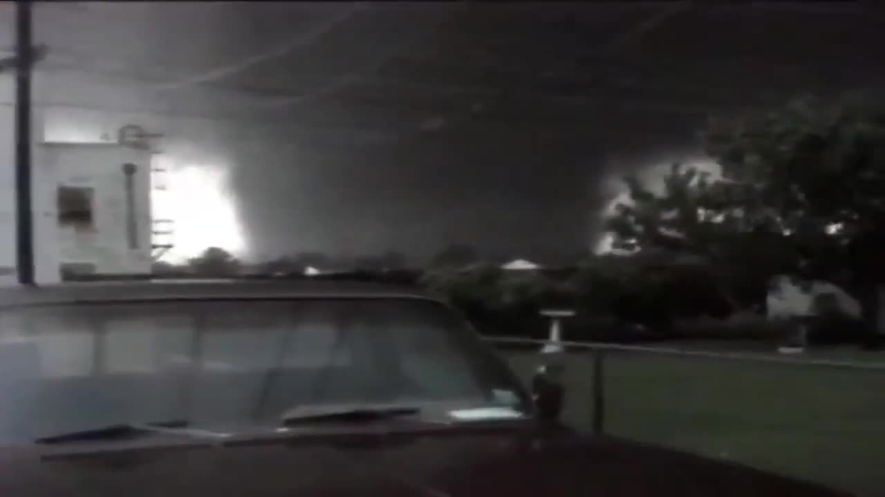 May 3rd 1999 Oklahoma F5 Tornado Ripping Through Moore, OK